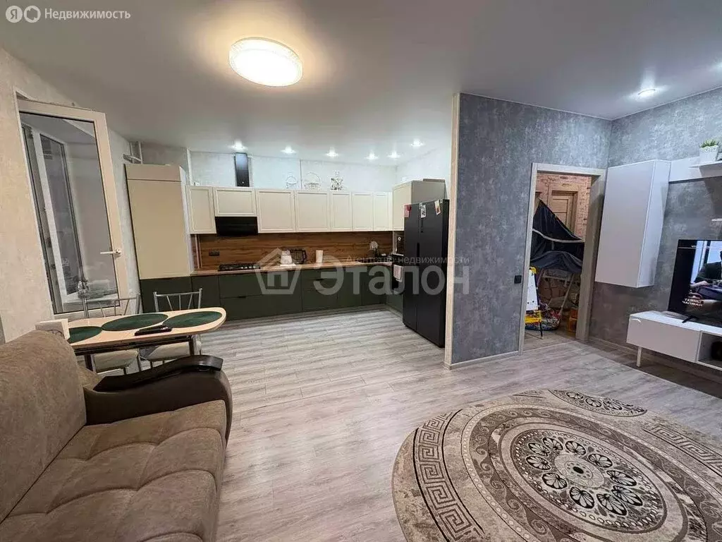 3-комнатная квартира: Волгоград, улица 70-летия Победы, 16 (65.1 м) - Фото 1