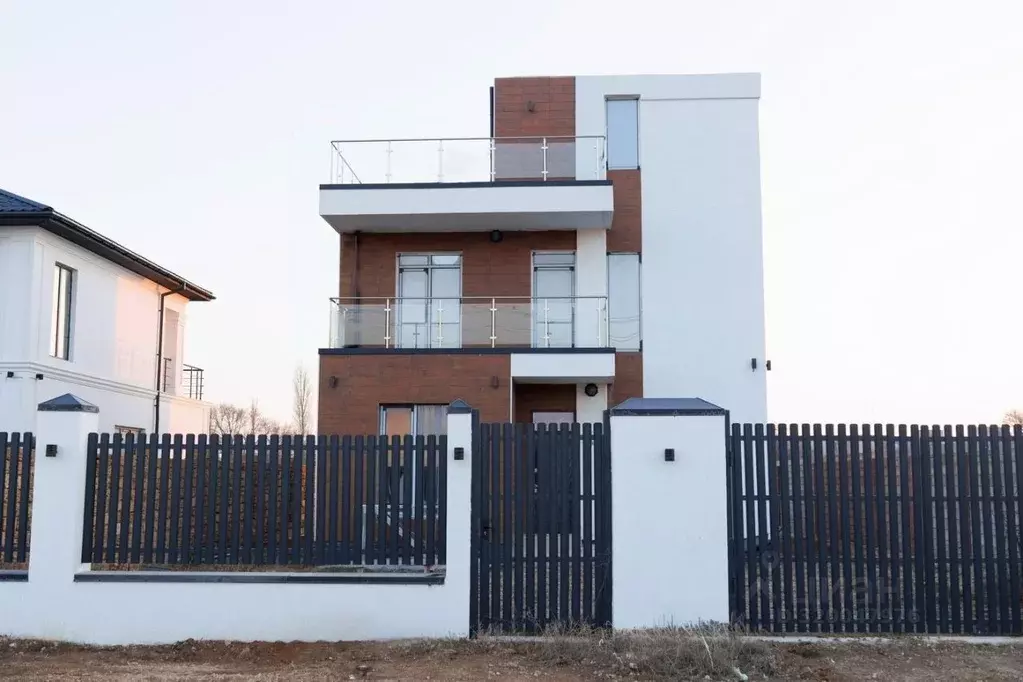 Дом в Крым, Евпатория городской округ, Заозерное пгт ул. Тенистая (192 ... - Фото 1