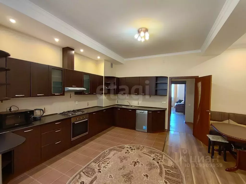 2-к кв. Крым, Симферополь ул. Тренева (71.6 м) - Фото 1
