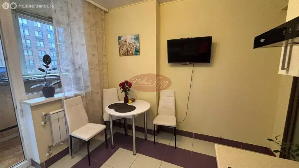 2-комнатная квартира: Тюмень, улица Водников, 5 (51 м) - Фото 1