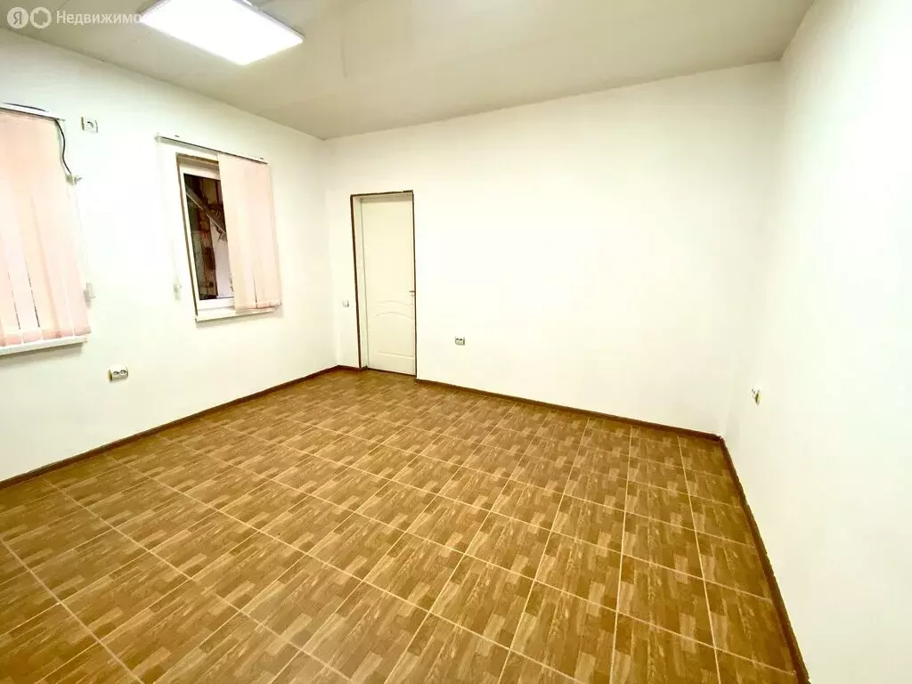 Дом в Лабинск, Красная улица (29.9 м) - Фото 1
