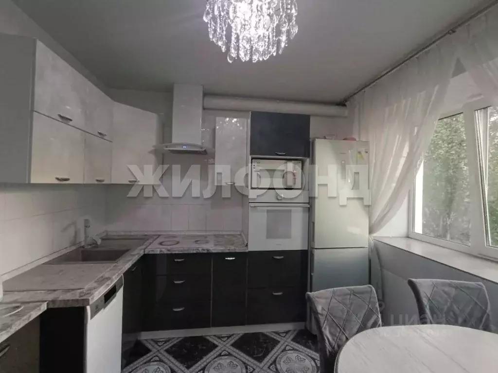 3-к кв. Хакасия, Абакан ул. Щорса, 30 (66.8 м) - Фото 0