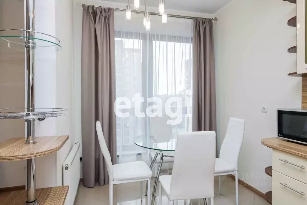 2-к кв. Тюменская область, Тюмень ул. Максима Горького, 68 (63.7 м) - Фото 2