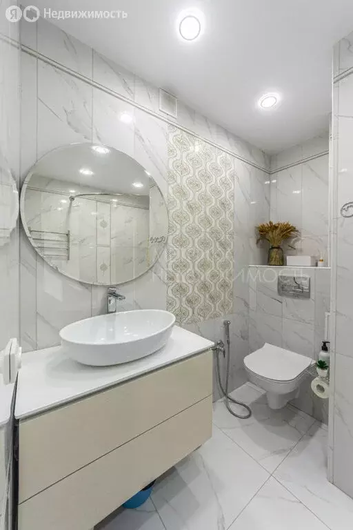 2-комнатная квартира: Тюмень, улица Павла Шарова, 1к1 (59.8 м) - Фото 1