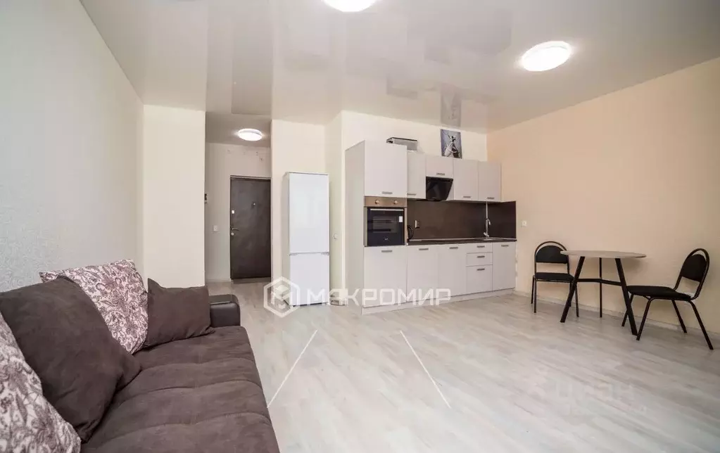 2-к кв. Челябинская область, Челябинск ул. Братьев Кашириных, 131 ... - Фото 1