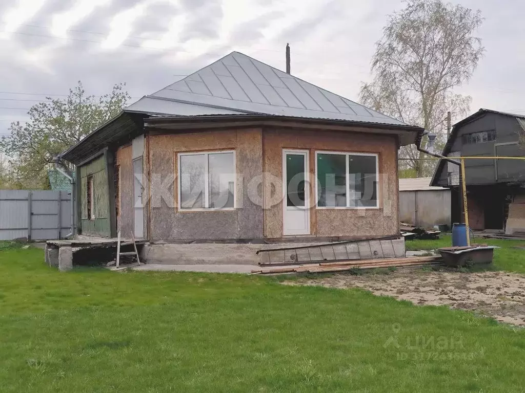 Дом в Новосибирская область, Новосибирск Рентгеновская ул. (32 м) - Фото 0