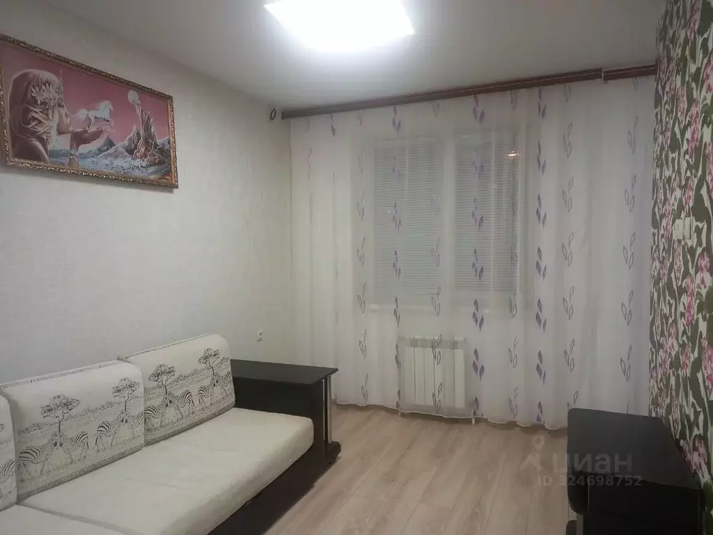 Студия Белгородская область, Белгород ул. Семейная, 15 (27.7 м) - Фото 1