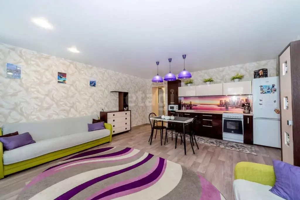 3-к кв. Алтайский край, Бийск ул. Аркадия Гайдара, 43/1 (70.1 м) - Фото 0