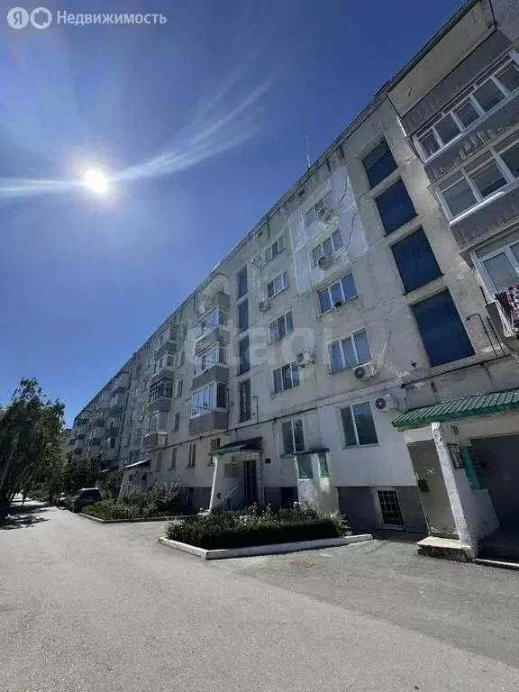 3-комнатная квартира: Белогорск, улица Гагарина, 2 (64 м) - Фото 1