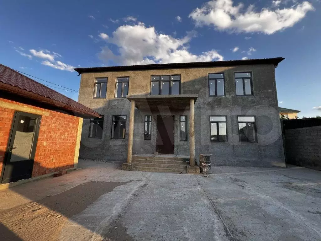Дом 300 м на участке 4,5 сот. - Фото 0