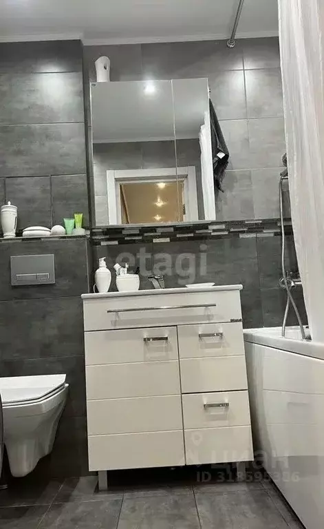 3-к кв. Башкортостан, Уфа Революционная ул., 54 (61.7 м) - Фото 0
