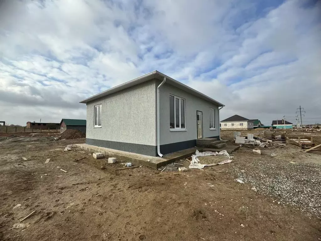 Дом в Астраханская область, Приволжский район, с. Осыпной Бугор ул. ... - Фото 1