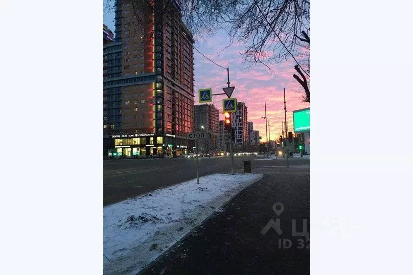 1-к кв. Тюменская область, Тюмень ул. 50 лет Октября, 4 (55.0 м) - Фото 1