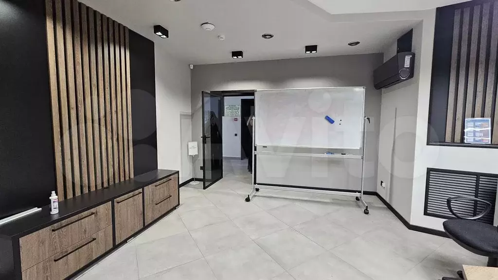 Продажа офиса в Академгородке, 402.8 м - Фото 1