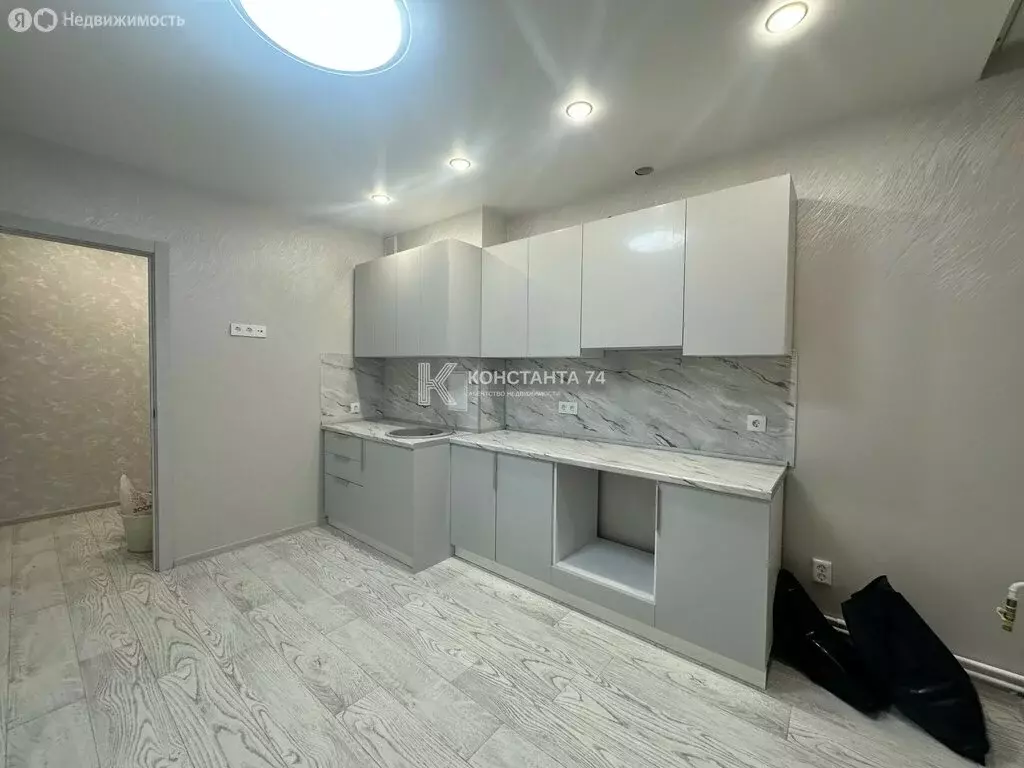 1-комнатная квартира: Чебаркуль, улица Крылова, 85 (39.7 м) - Фото 1
