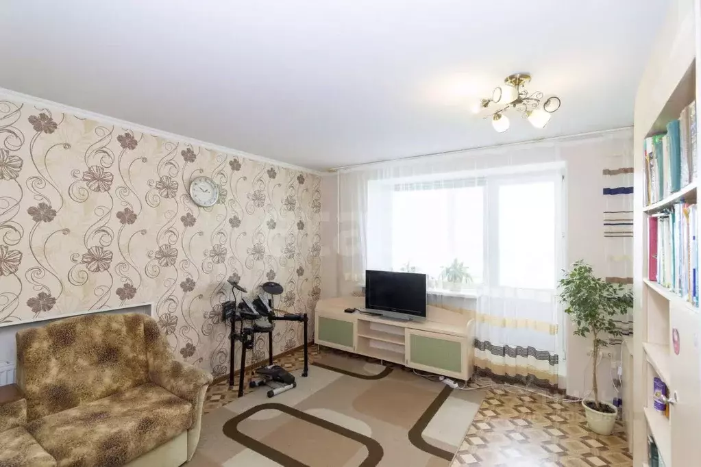 3-к кв. Тюменская область, Тюмень ул. Федюнинского, 15 (71.1 м) - Фото 0