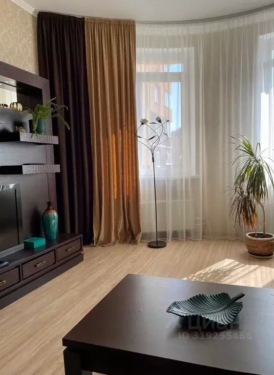 2-к кв. Омская область, Омск просп. Комарова, 17к1 (70.0 м) - Фото 0