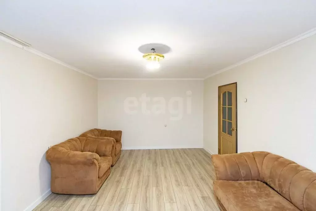 3-к кв. Тюменская область, Тюмень ул. 50 лет Октября, 34 (58.6 м) - Фото 0