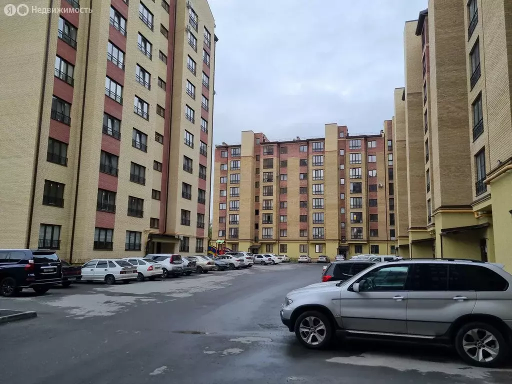 3-комнатная квартира: Владикавказ, улица Хадарцева, 10А (81.3 м) - Фото 0