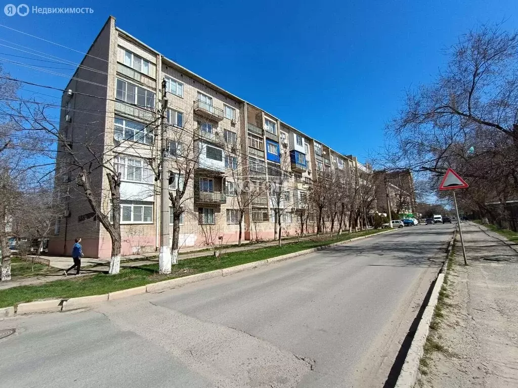 4-комнатная квартира: Элиста, улица А. Сусеева, 13 (107 м) - Фото 0