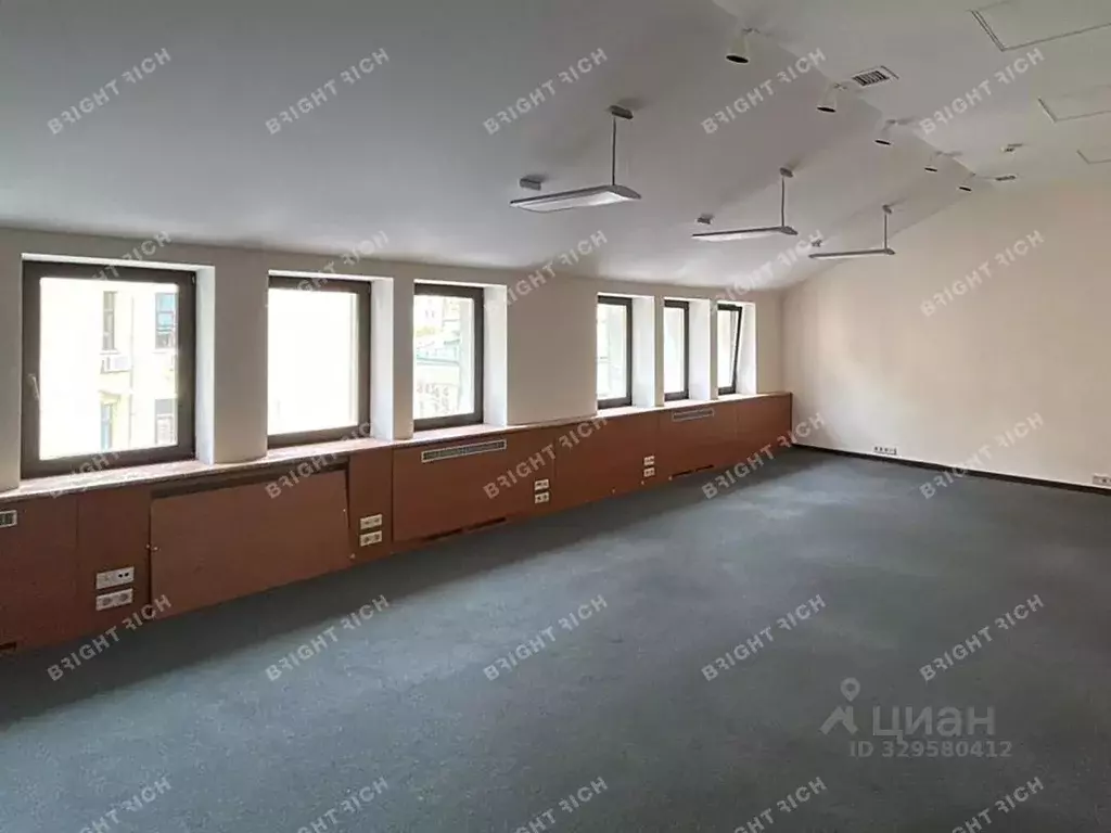 Офис в Москва ул. Земляной Вал, 68/18С5 (376 м) - Фото 1