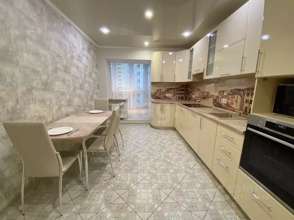 3-к кв. Тюменская область, Тюмень Ямская ул., 90 (105.0 м) - Фото 1