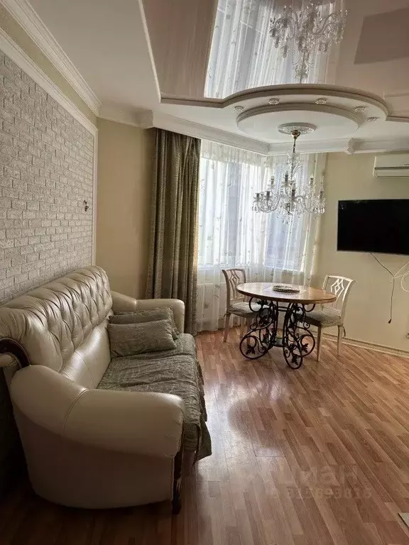 3-к кв. Свердловская область, Екатеринбург ул. Уральская, 75 (70.0 м) - Фото 0