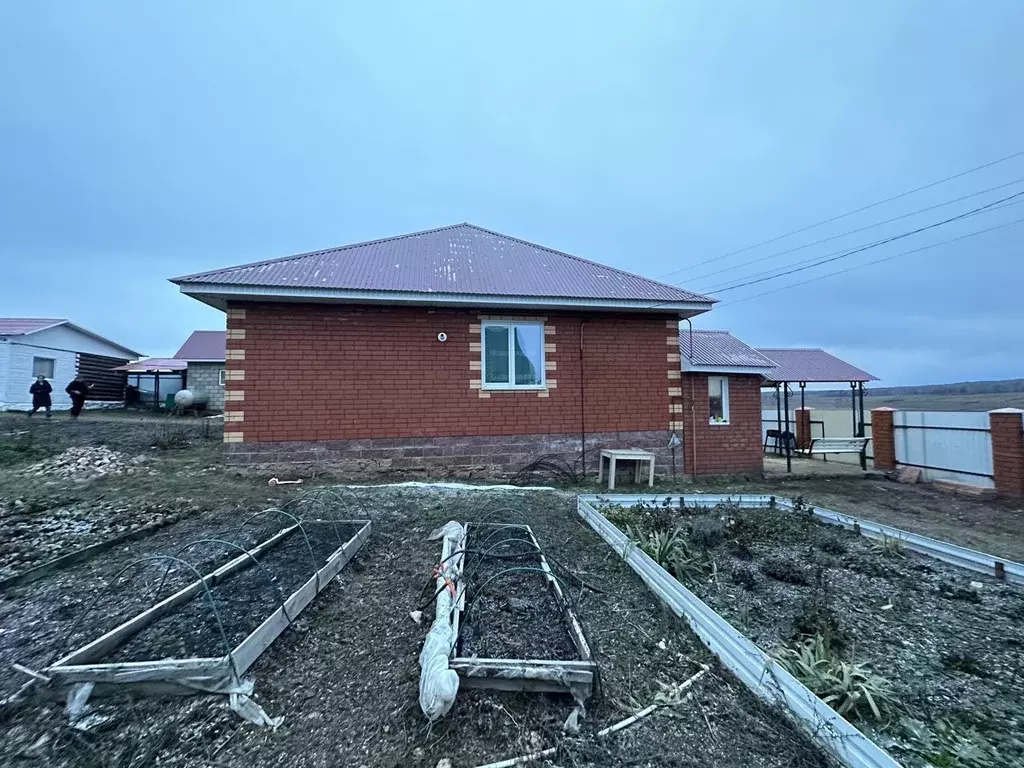 Дом в Башкортостан, Миякинский сельсовет, с. Киргиз-Мияки ул. ... - Фото 1