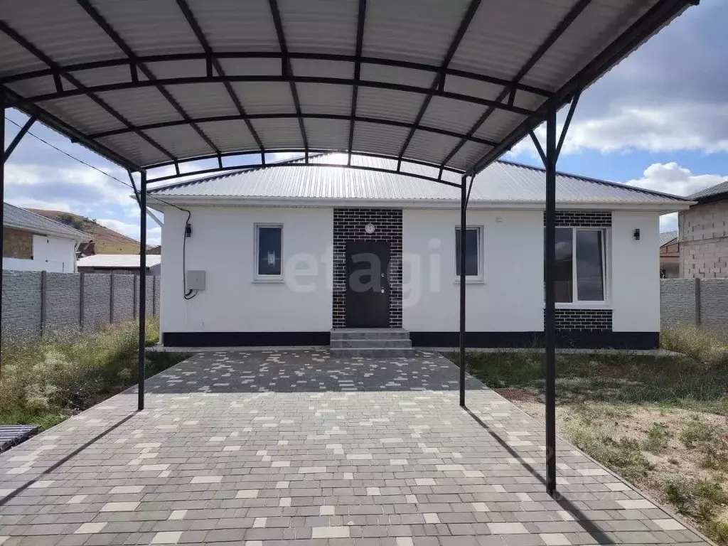 Дом в Крым, Симферопольский район, Добровское с/пос, с. Пионерское ул. ... - Фото 1