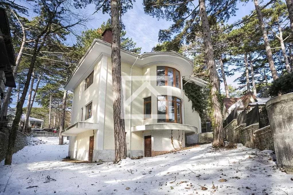 Дом в Крым, Ялта муниципальный округ, пос. Горное 1 (300 м) - Фото 1