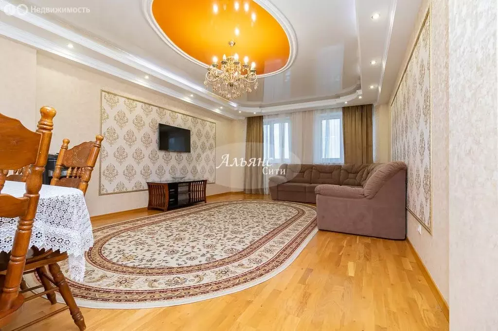 4-комнатная квартира: Омск, бульвар Архитекторов, 2 (109.4 м) - Фото 1