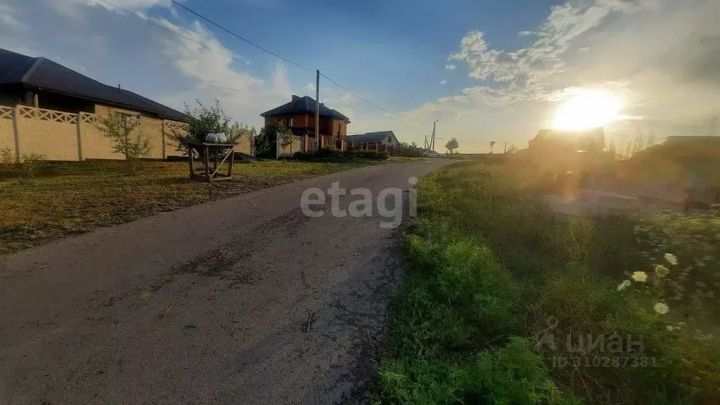 Участок в Белгородская область, Старый Оскол пер. Липовый (9.6 сот.) - Фото 0