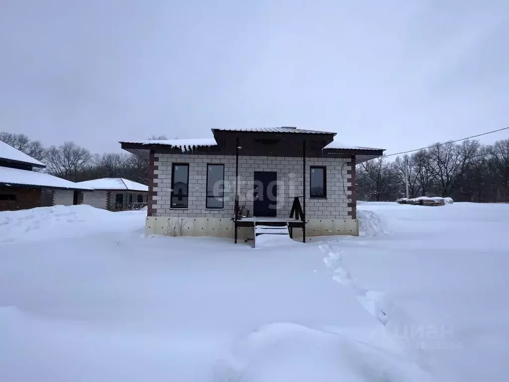 Дом в Башкортостан, Иглинский район, Акбердинский сельсовет, д. ... - Фото 1