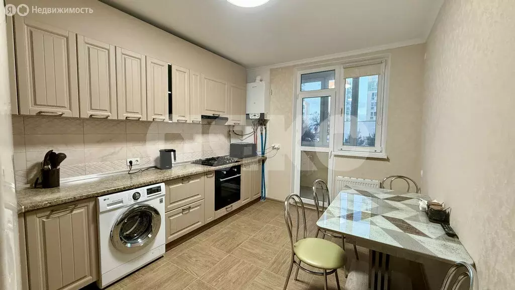 3-комнатная квартира: Симферополь, Авиационная улица, 9 (73 м) - Фото 1