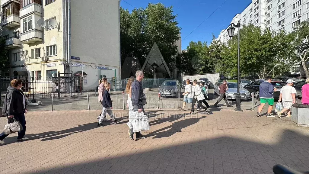 70м2 на трафике у метро, отдельный вход - Фото 1