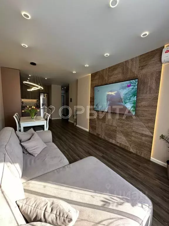 2-к кв. Тюменская область, Тюмень ул. 50 лет Октября, 63Г (77.5 м) - Фото 1