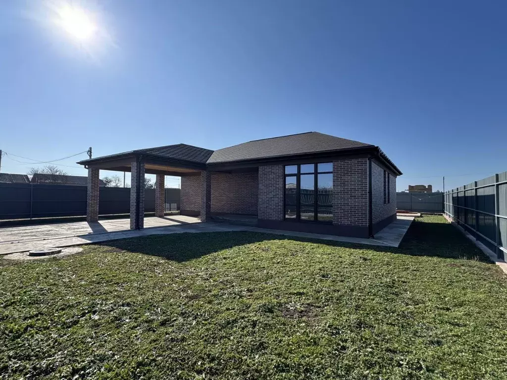 Дом в Крым, Сакский район, с. Молочное ул. Учительская, 10 (108 м) - Фото 1