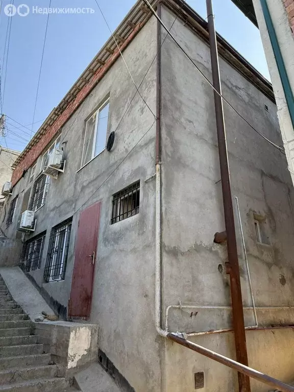 Дом в Махачкала, улица Абдуллы Мирзаева, 57В (250 м) - Фото 0