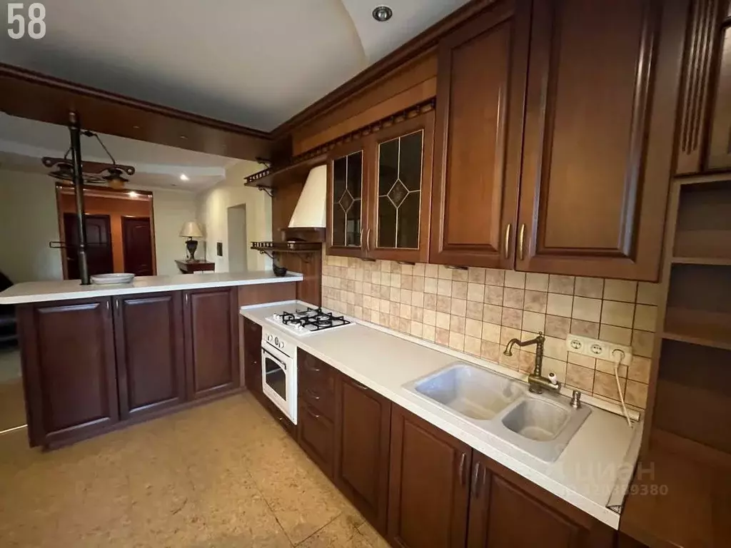 3-к кв. Саратовская область, Саратов Валовая ул., 30/32 (109.6 м) - Фото 2