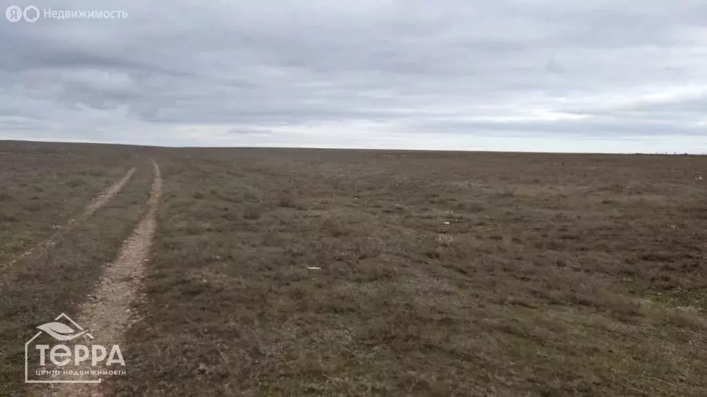 Участок в Сакский район, Штормовское сельское поселение, село Крыловка ... - Фото 0