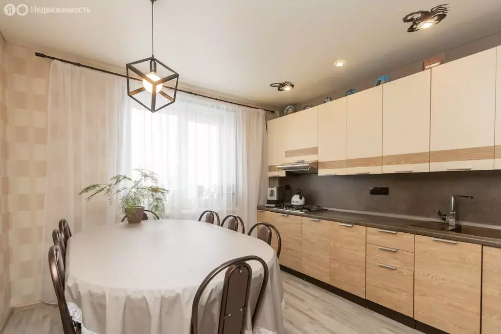 3-комнатная квартира: Оренбург, Авиационная улица, 10 (70 м) - Фото 1