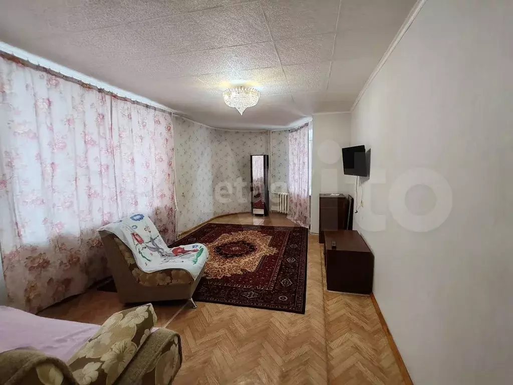 2-к. квартира, 60 м, 1/10 эт. - Фото 1