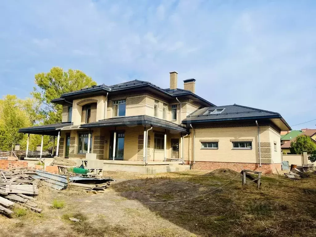 Дом в Астраханская область, Астрахань ул. 2-я Набережная, 6 (470 м) - Фото 1