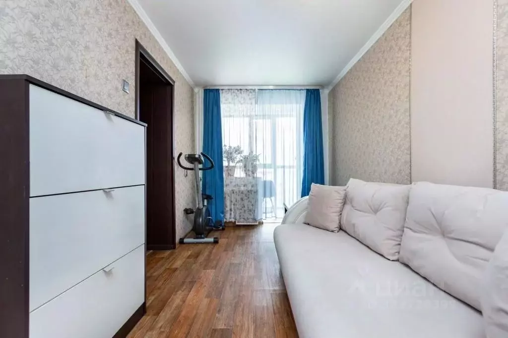 3-к кв. Тюменская область, Тюмень ул. Республики, 90 (65.0 м) - Фото 2