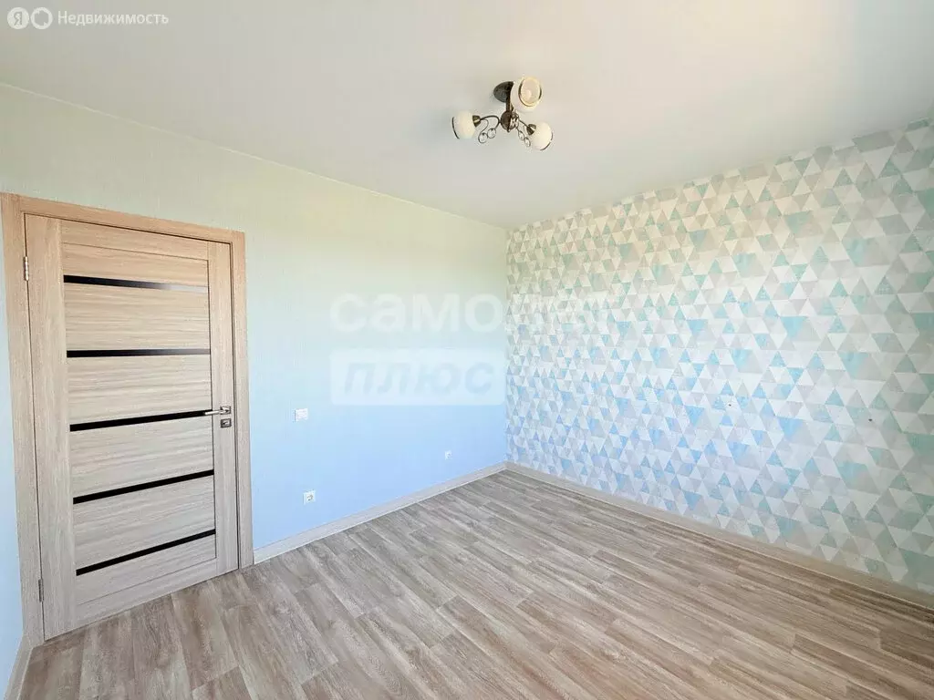 3-комнатная квартира: Омск, улица Архиепископа Сильвестра, 17 (72.8 м) - Фото 1