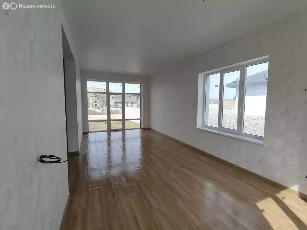 Дом в Трудовское сельское поселение, село Строгоновка (120 м) - Фото 1