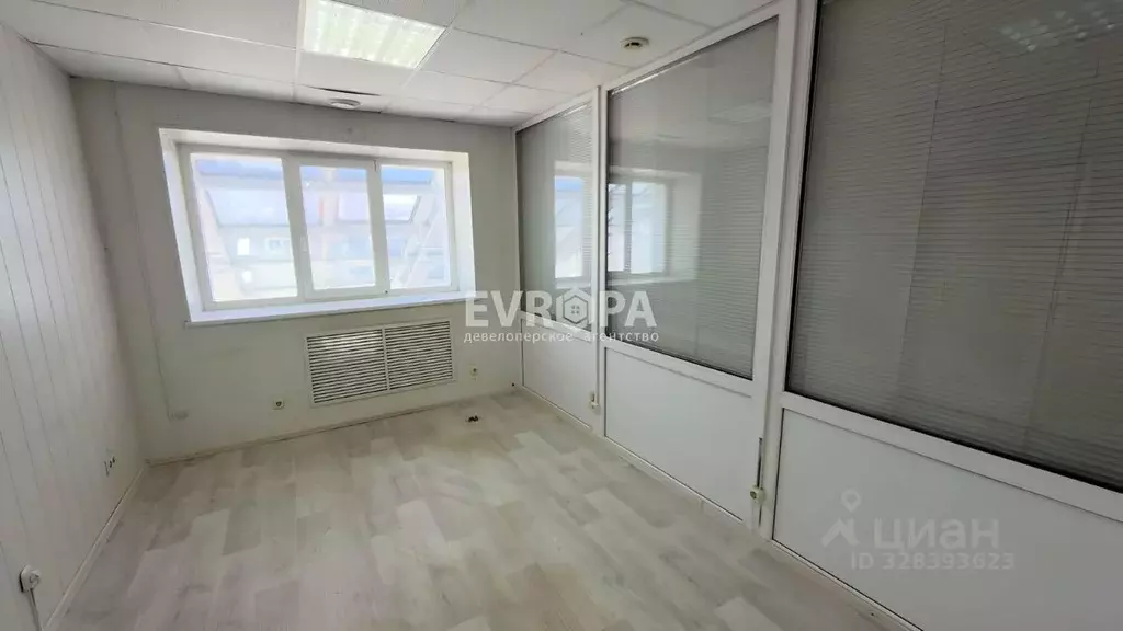 Офис в Ульяновская область, Ульяновск ул. Урицкого, 31с1 (15 м) - Фото 1