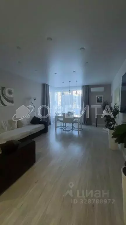 3-к кв. Тюменская область, Тюмень ул. Федюнинского, 30к2 (87.7 м) - Фото 0