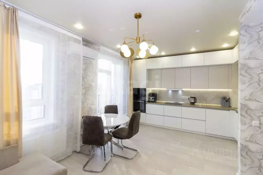 2-к кв. Тюменская область, Тюмень ул. Александра Протозанова, 8к1 ... - Фото 0