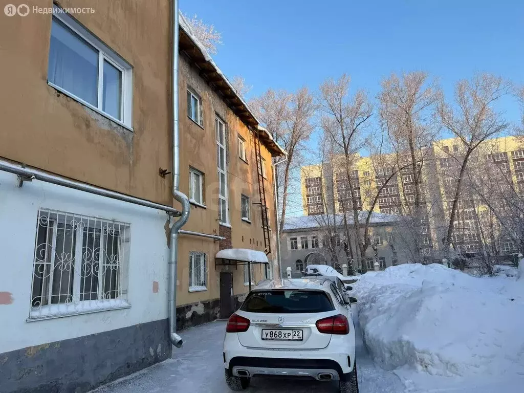 3-комнатная квартира: Барнаул, улица Гулькина, 31 (57.3 м) - Фото 1